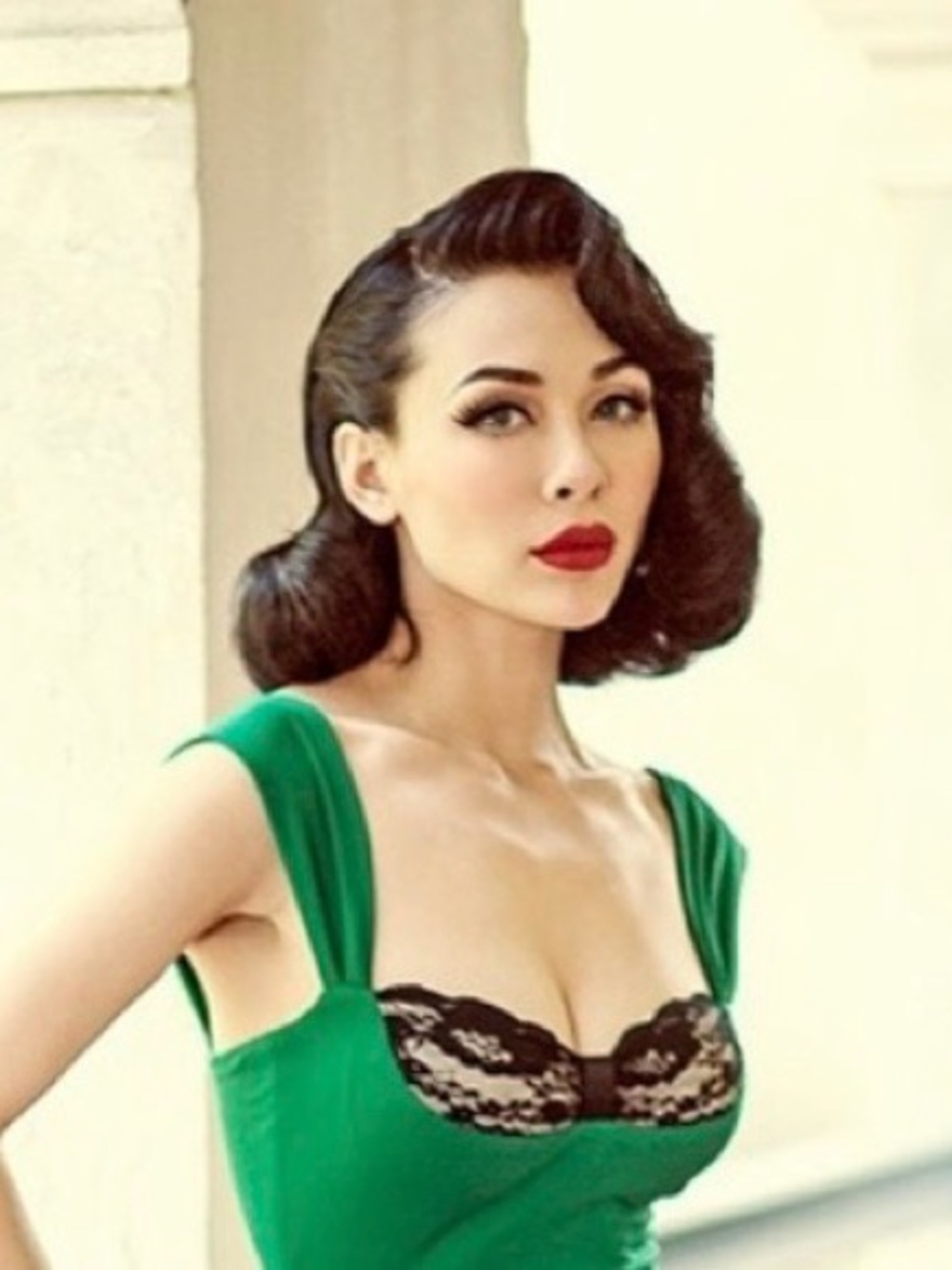 Green Lace-Trim Vintage-Inspired wiggle dress - Picture 3 of 3